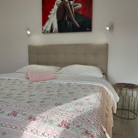 Apartments Oliva Porec Bagian luar foto