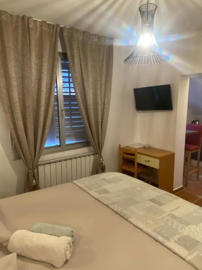 Apartments Oliva Porec Bagian luar foto