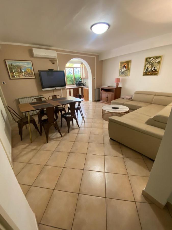 Apartments Oliva Porec Bagian luar foto