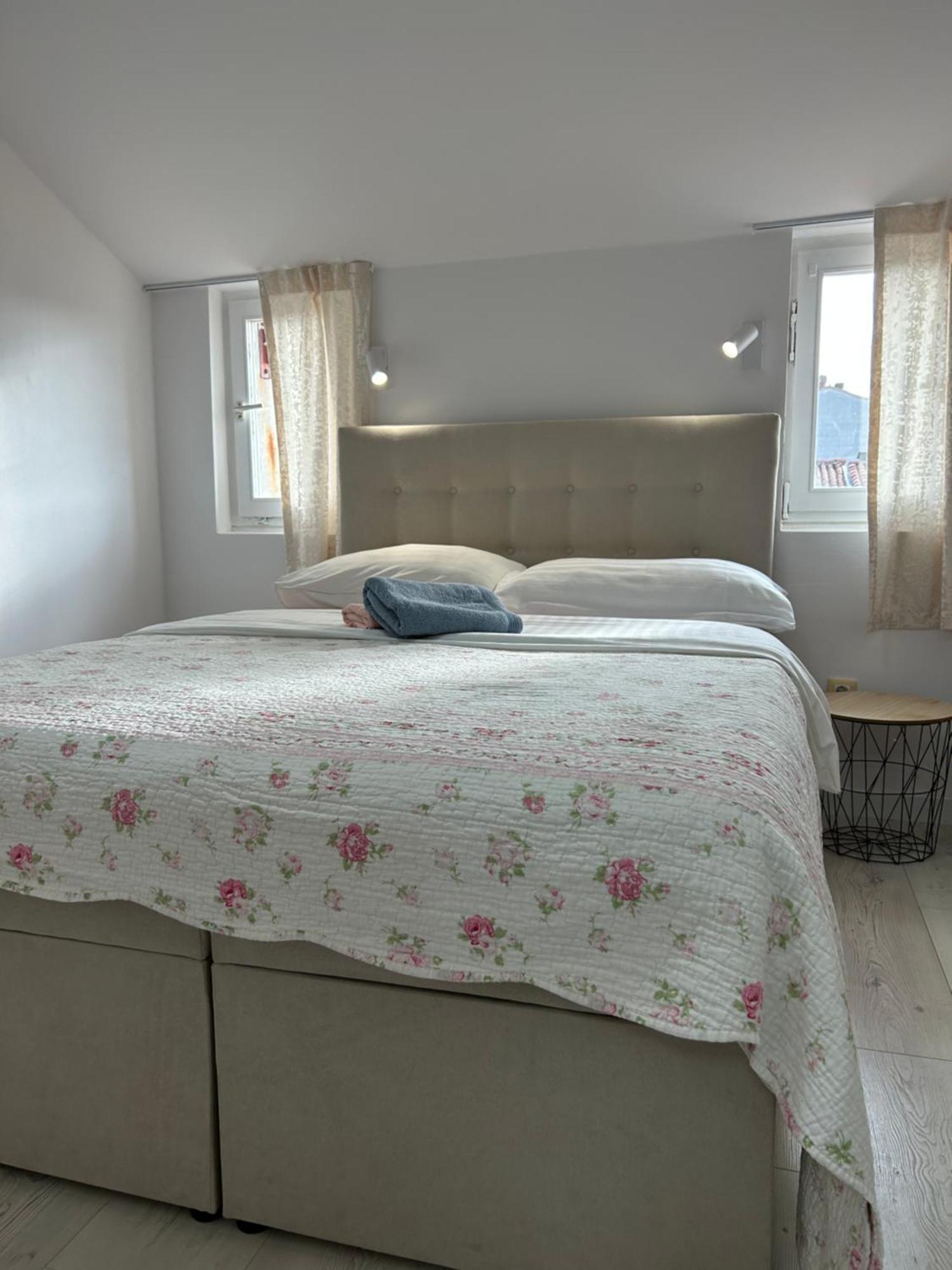 Apartments Oliva Porec Bagian luar foto