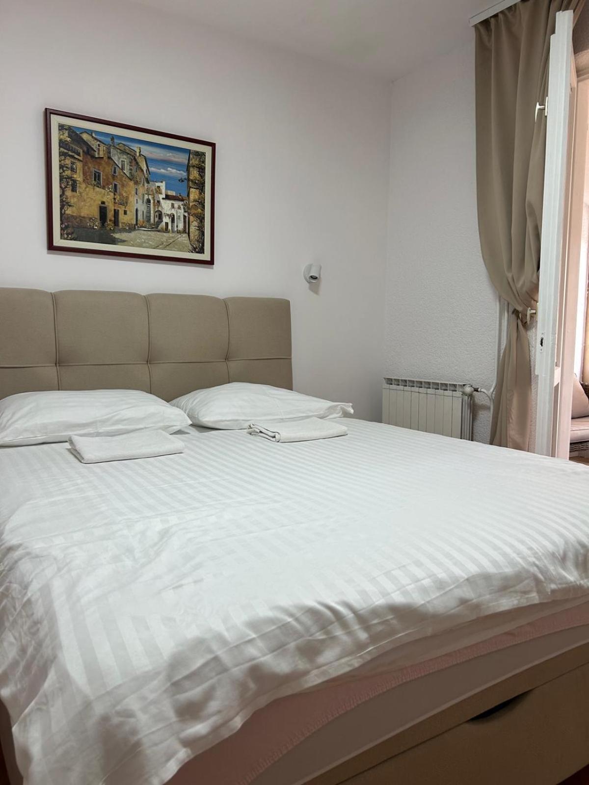 Apartments Oliva Porec Bagian luar foto