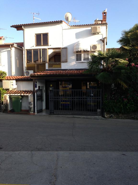 Apartments Oliva Porec Bagian luar foto
